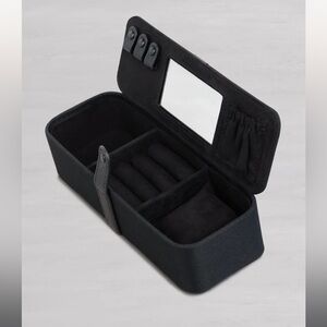 Béis Black Jewelry Case